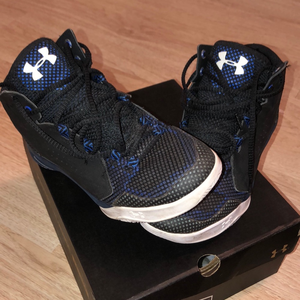 Basketball shoes